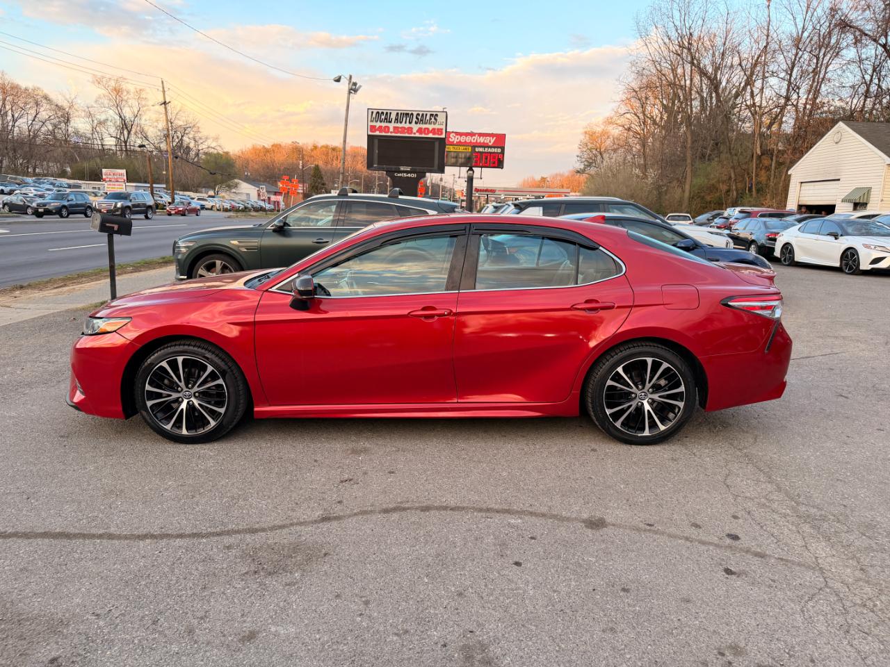 Toyota Camry SE Auto (Natl) 2020
