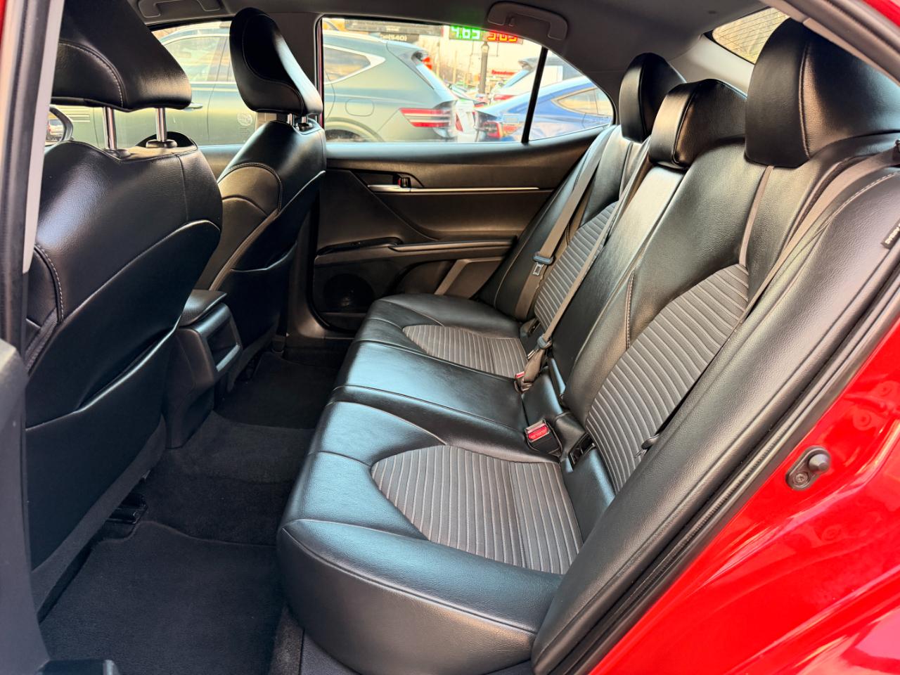 Toyota Camry SE Auto (Natl) 2020