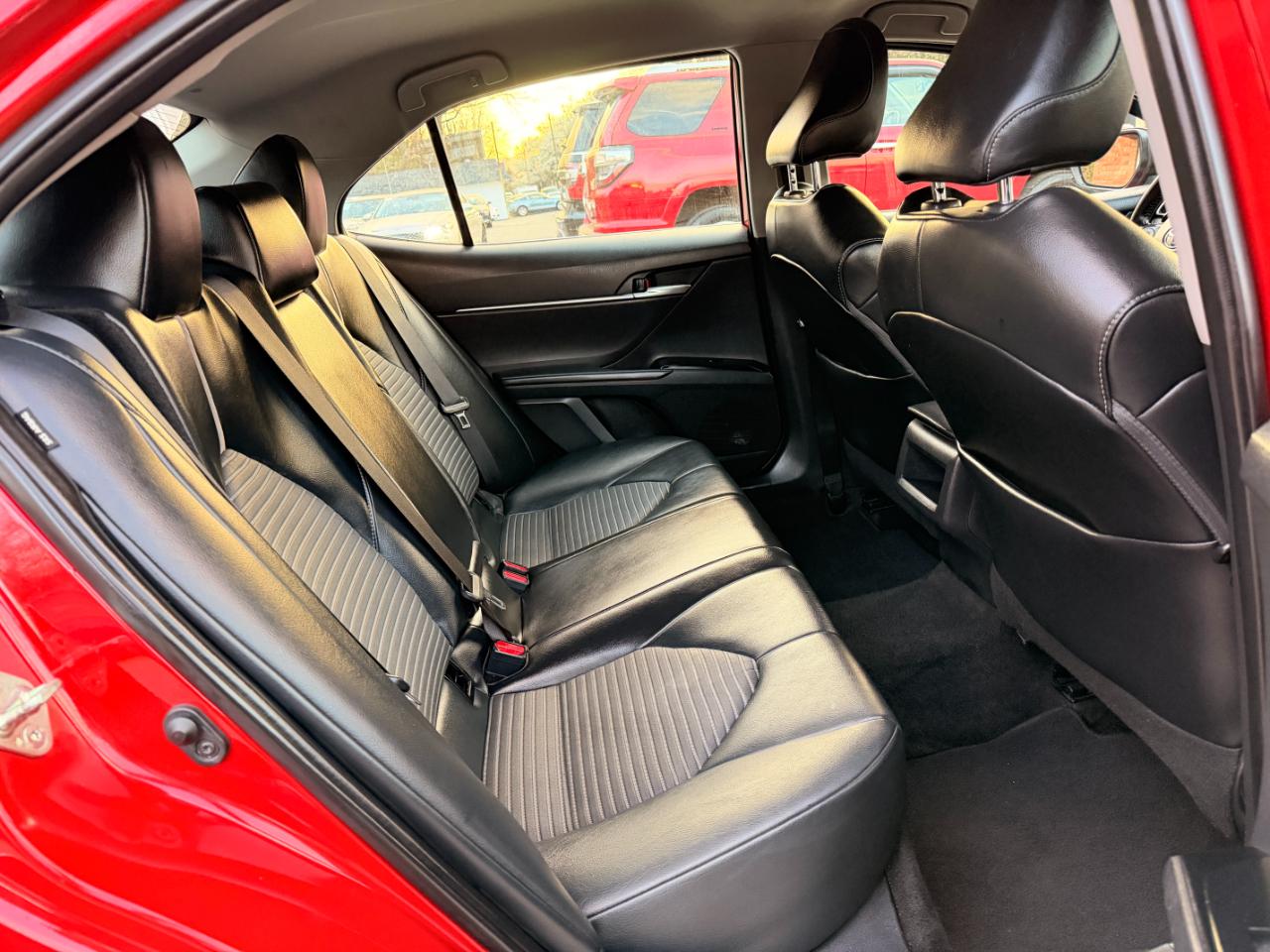 Toyota Camry SE Auto (Natl) 2020