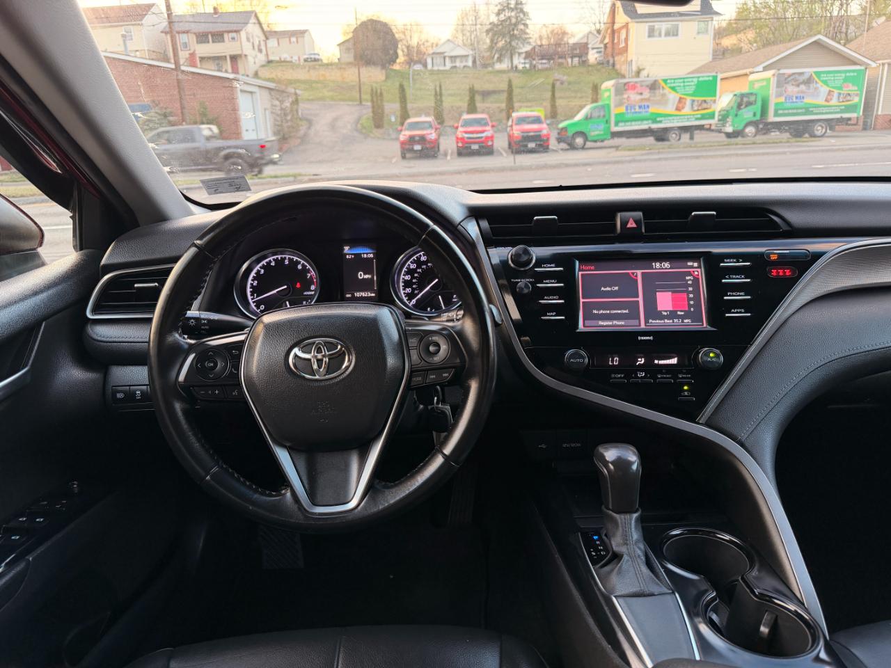 Toyota Camry SE Auto (Natl) 2020