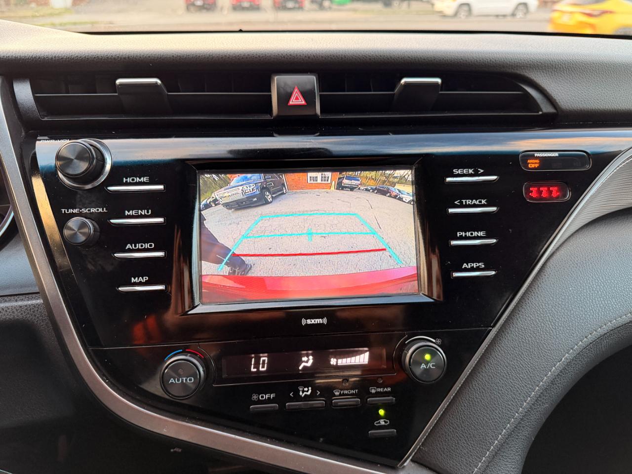 Toyota Camry SE Auto (Natl) 2020