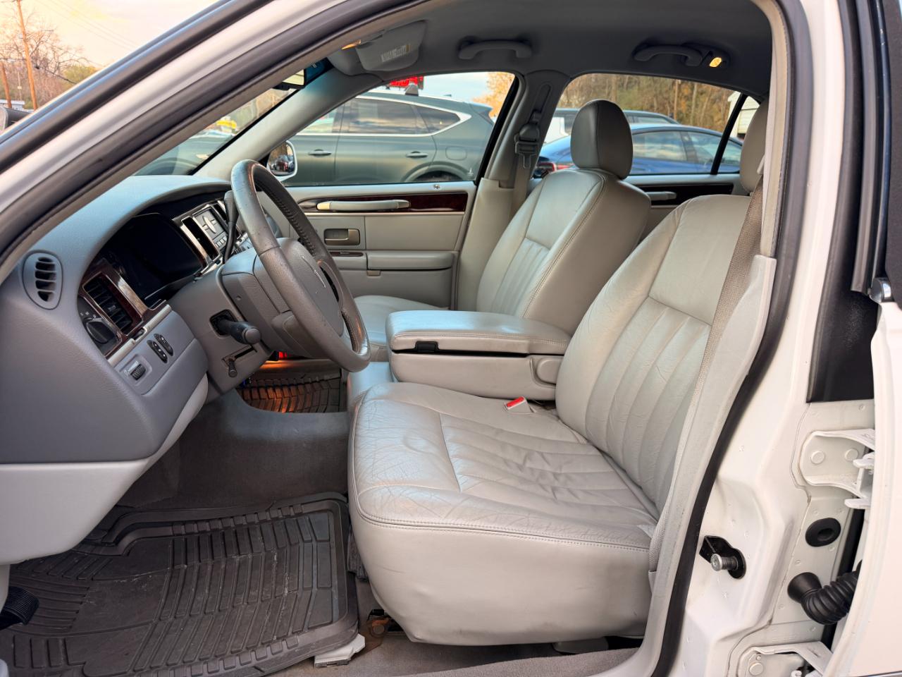 Lincoln Town Car 4dr Sdn Signature 2007