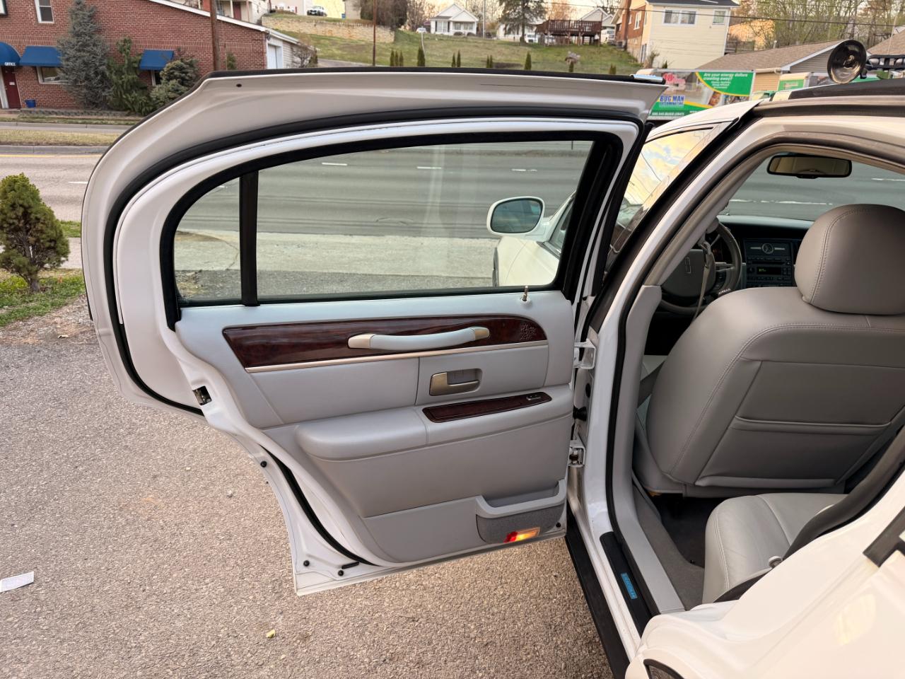 Lincoln Town Car 4dr Sdn Signature 2007