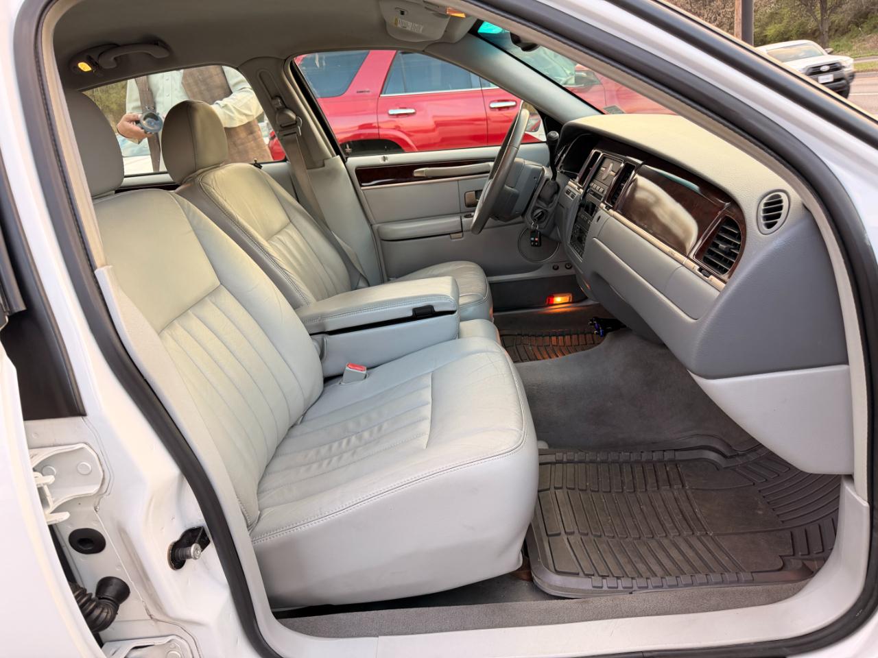 Lincoln Town Car 4dr Sdn Signature 2007