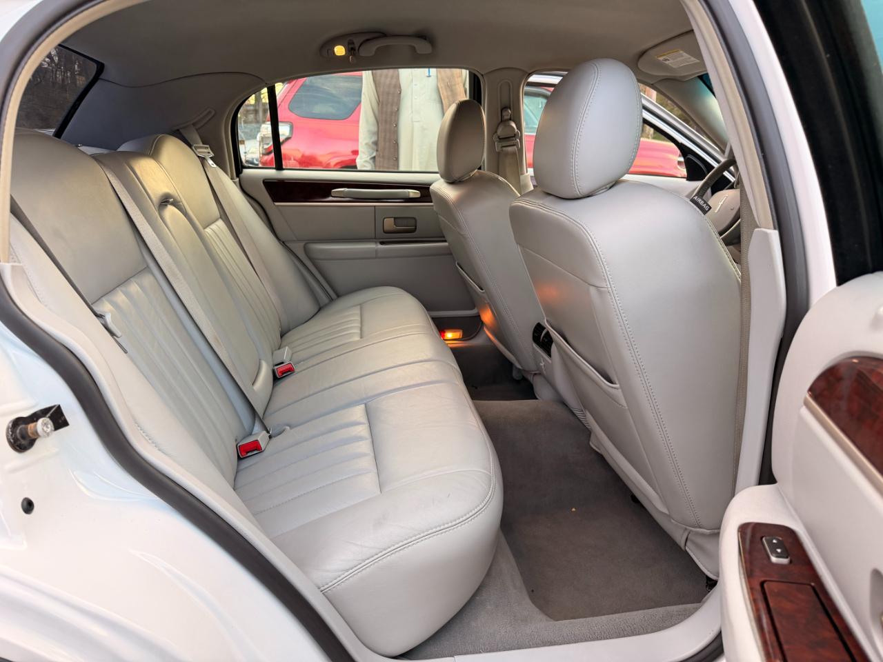 Lincoln Town Car 4dr Sdn Signature 2007