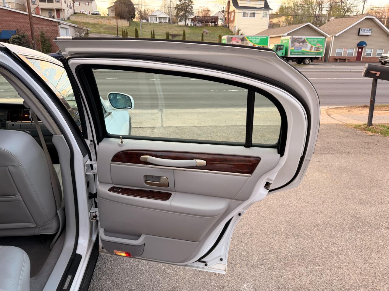 Lincoln Town Car 4dr Sdn Signature 2007