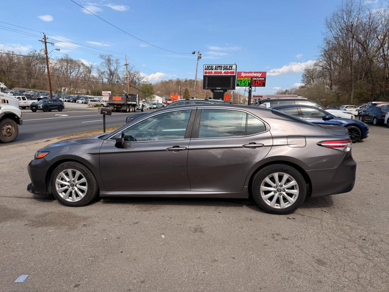 Toyota Camry LE Auto (Natl) 2020