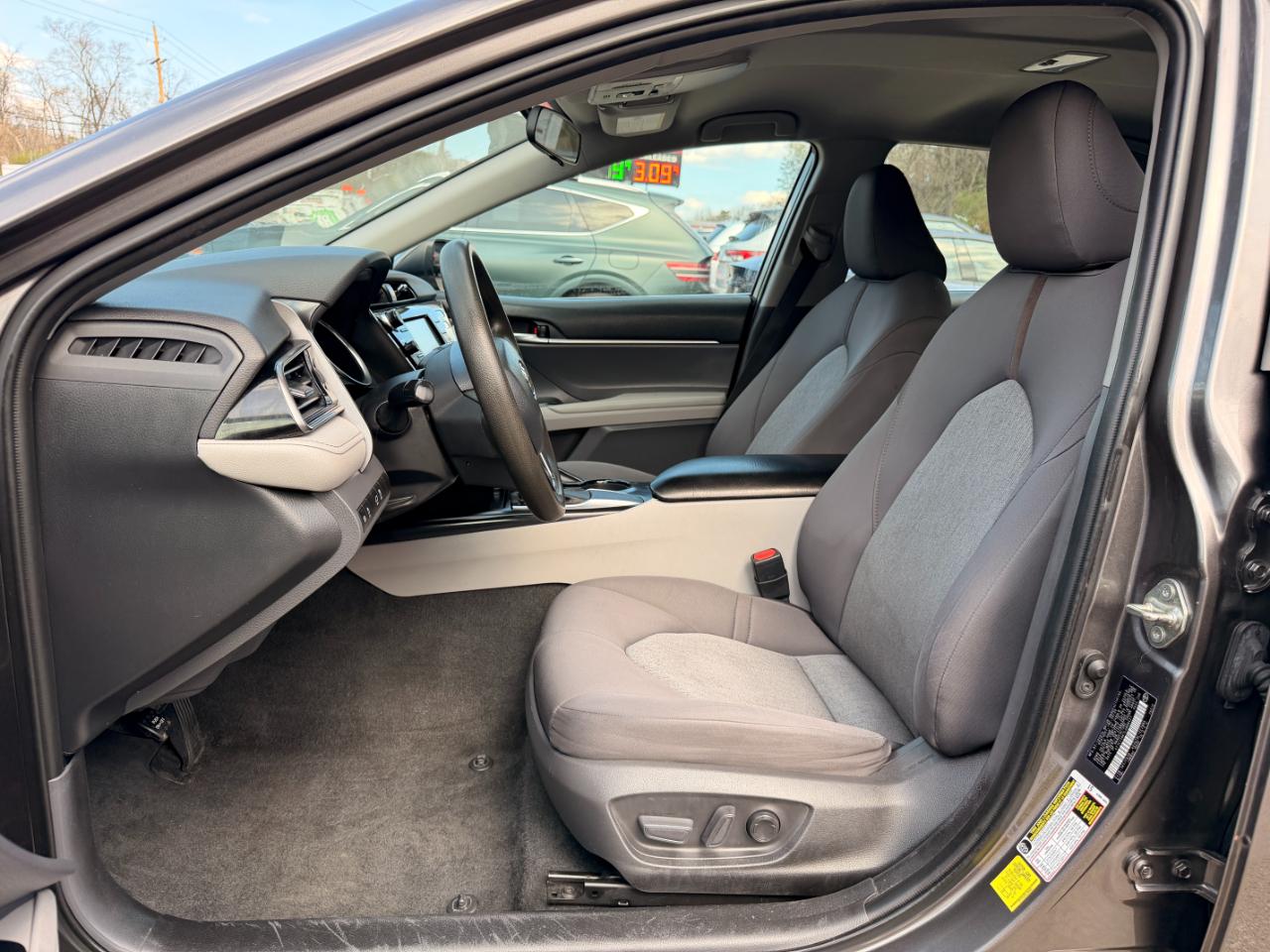 Toyota Camry LE Auto (Natl) 2020