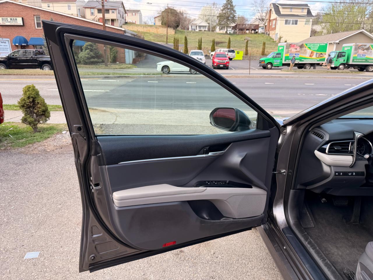 Toyota Camry LE Auto (Natl) 2020