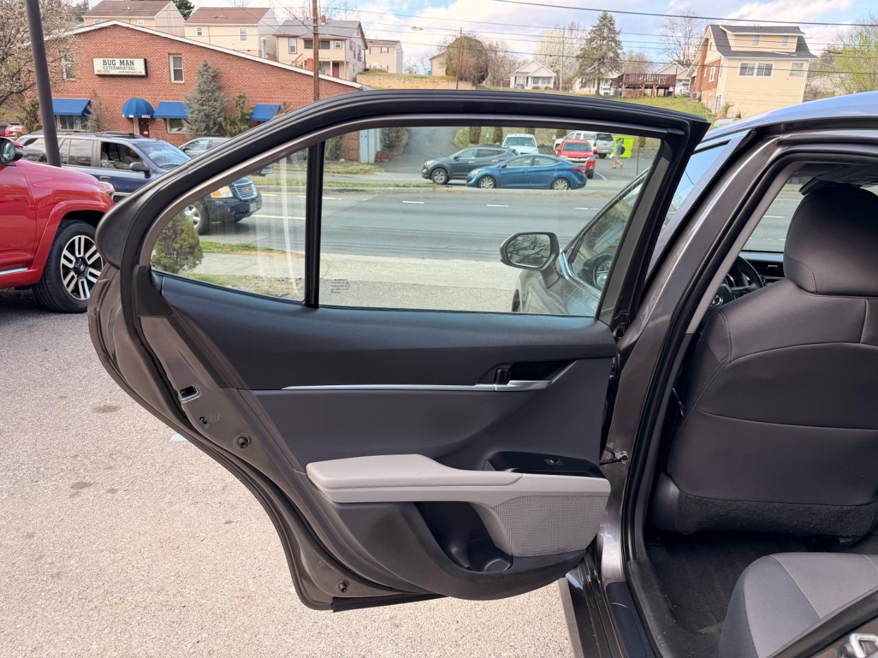 Toyota Camry LE Auto (Natl) 2020