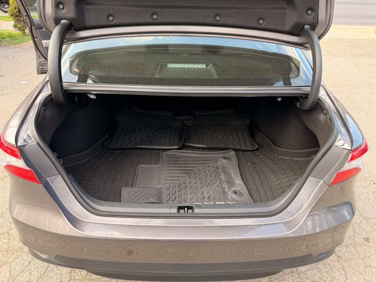 Toyota Camry LE Auto (Natl) 2020