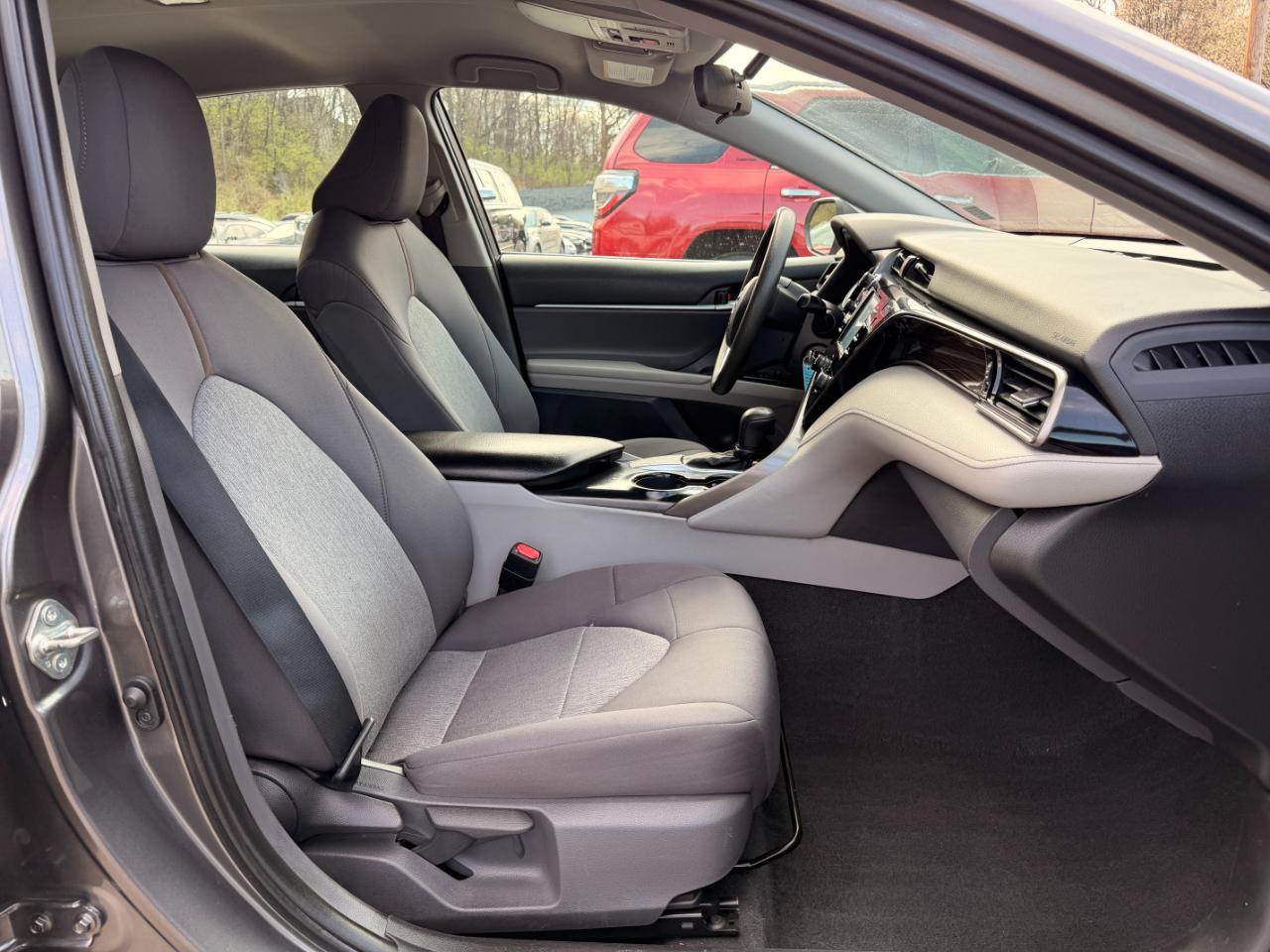 Toyota Camry LE Auto (Natl) 2020