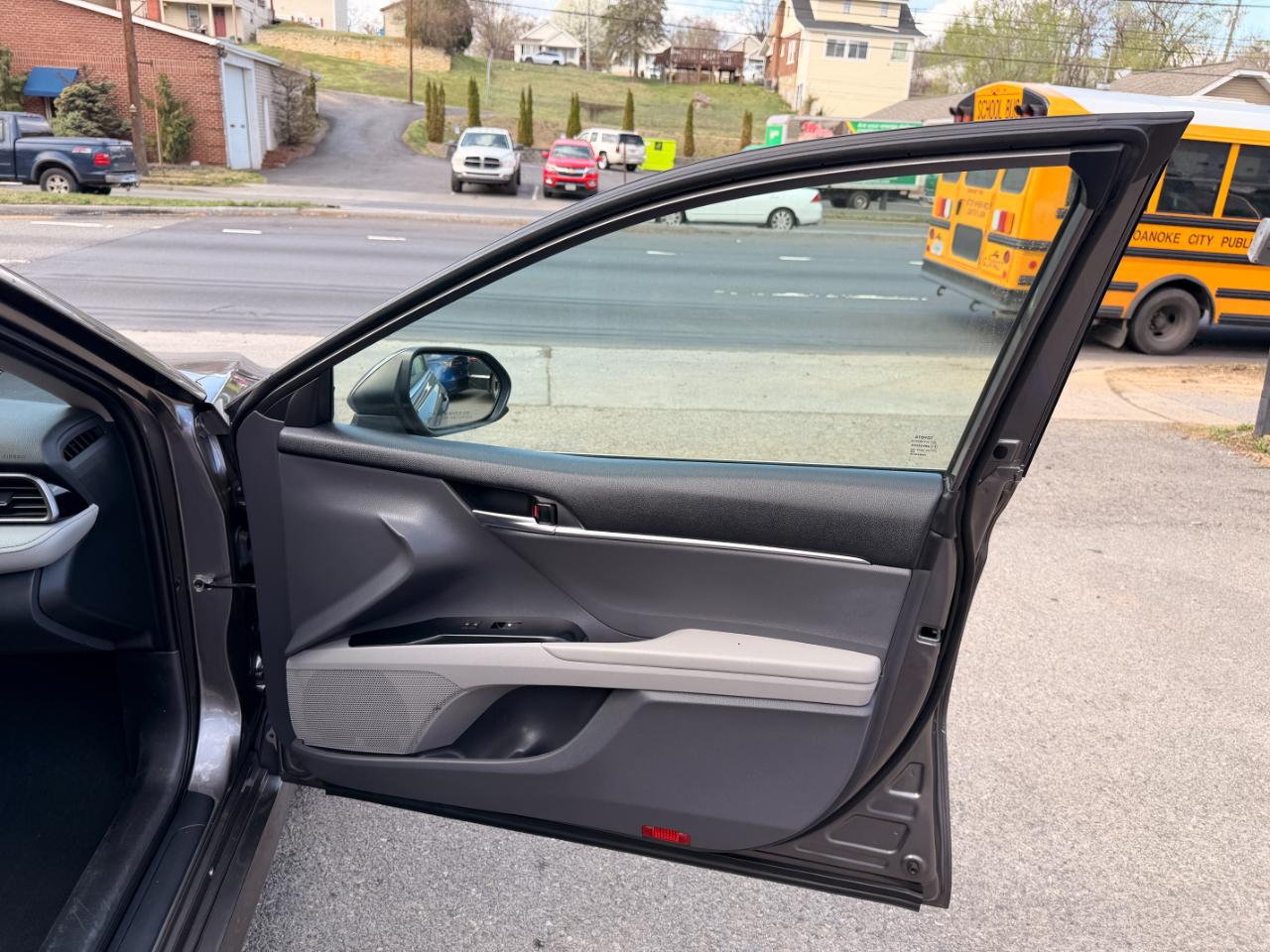 Toyota Camry LE Auto (Natl) 2020