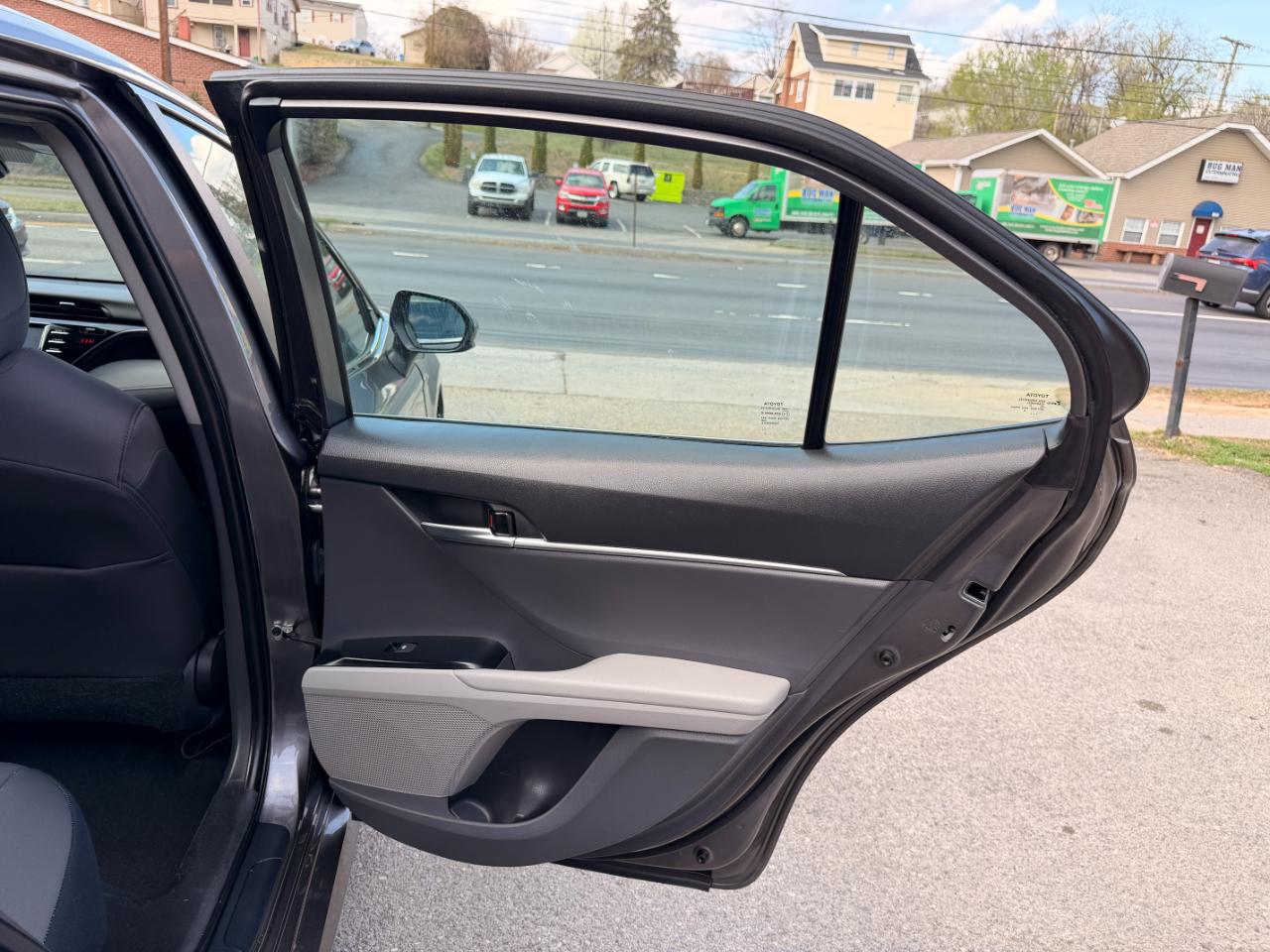 Toyota Camry LE Auto (Natl) 2020