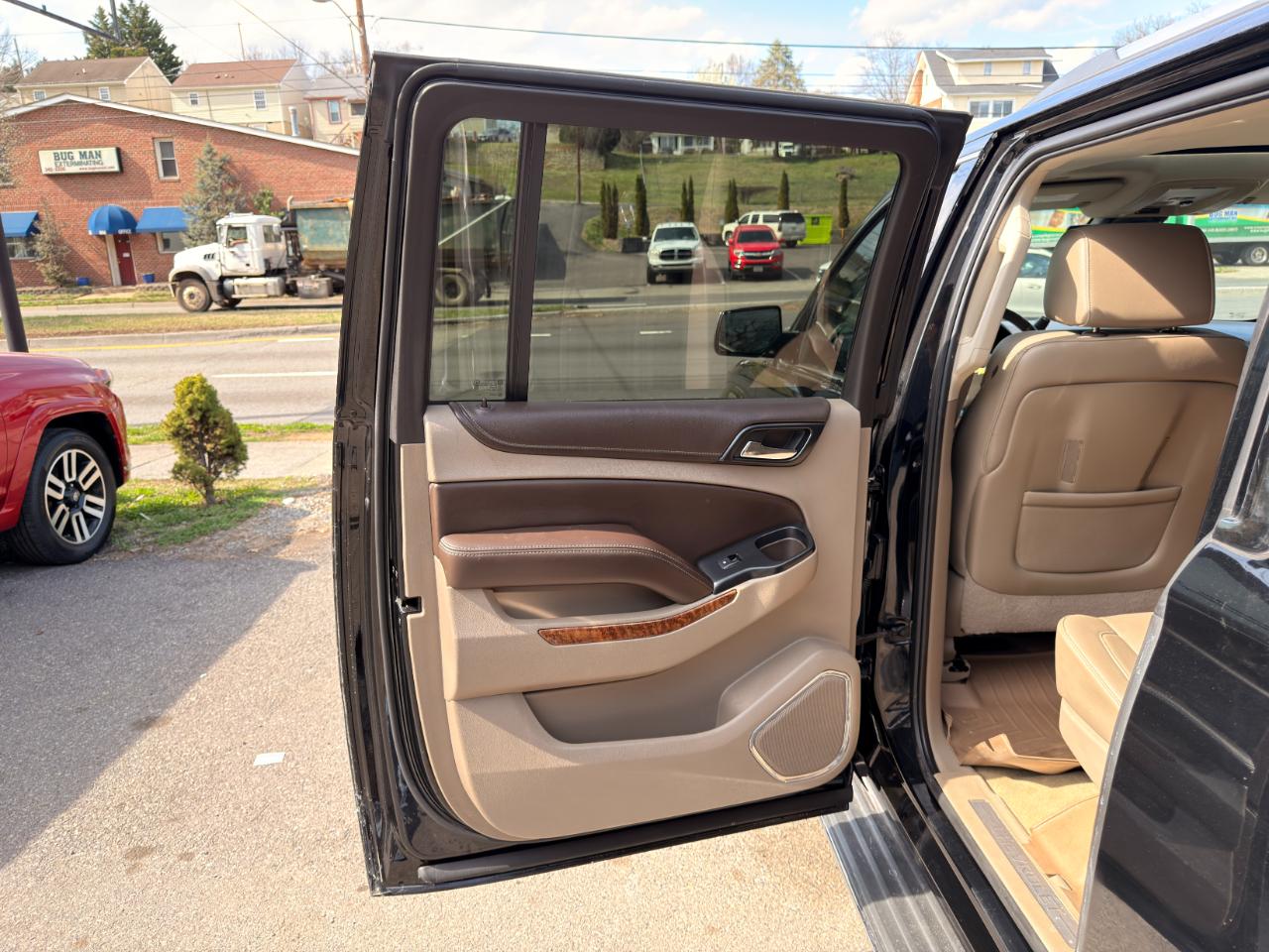 Chevrolet Suburban 4WD 4dr 1500 LTZ 2016