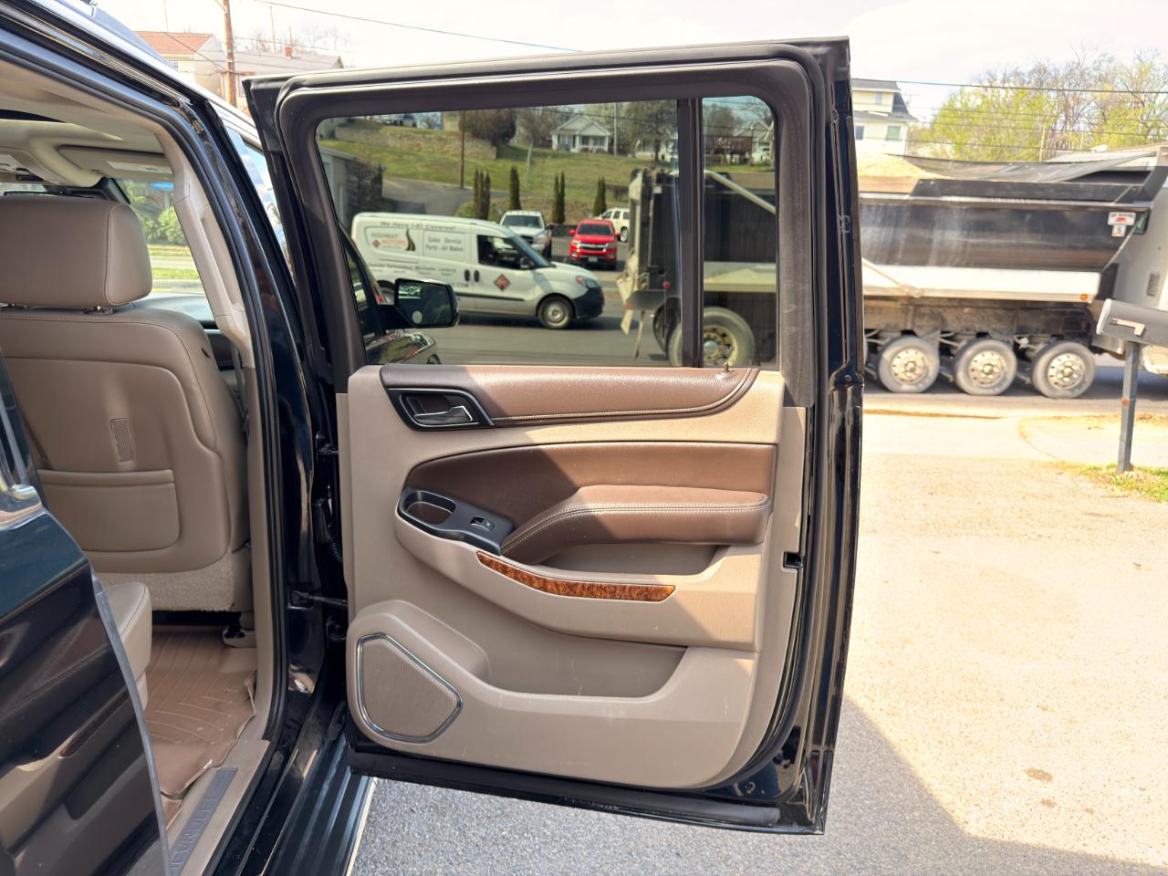 Chevrolet Suburban 4WD 4dr 1500 LTZ 2016