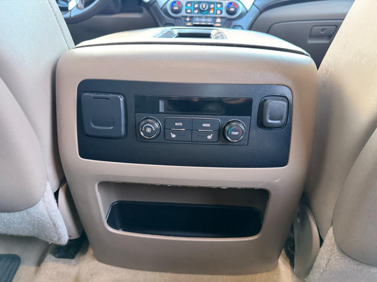 Chevrolet Tahoe 4WD 4dr LT 2015