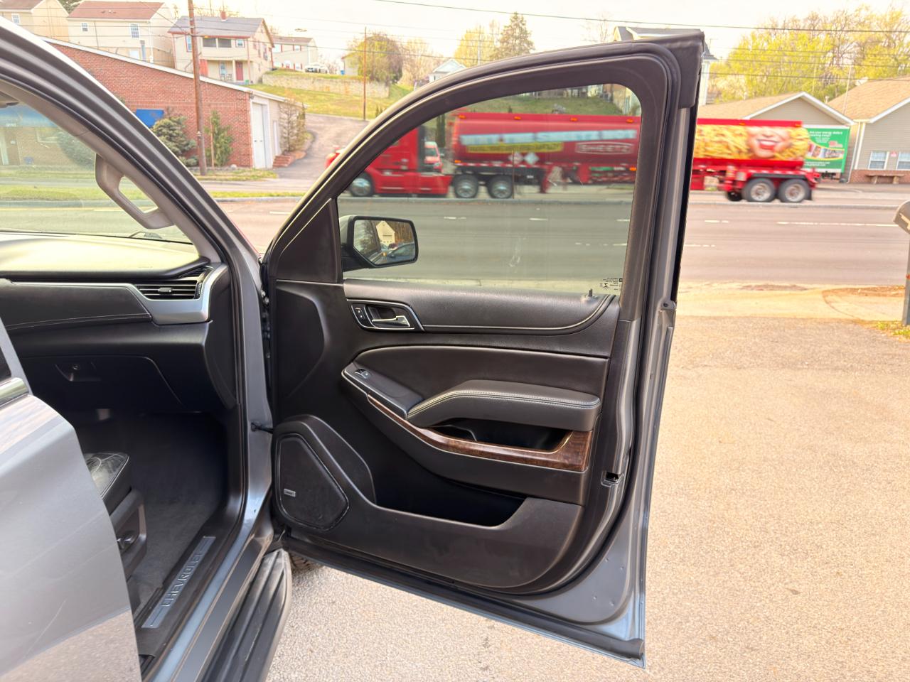 Chevrolet Tahoe 4WD 4dr LT 2019