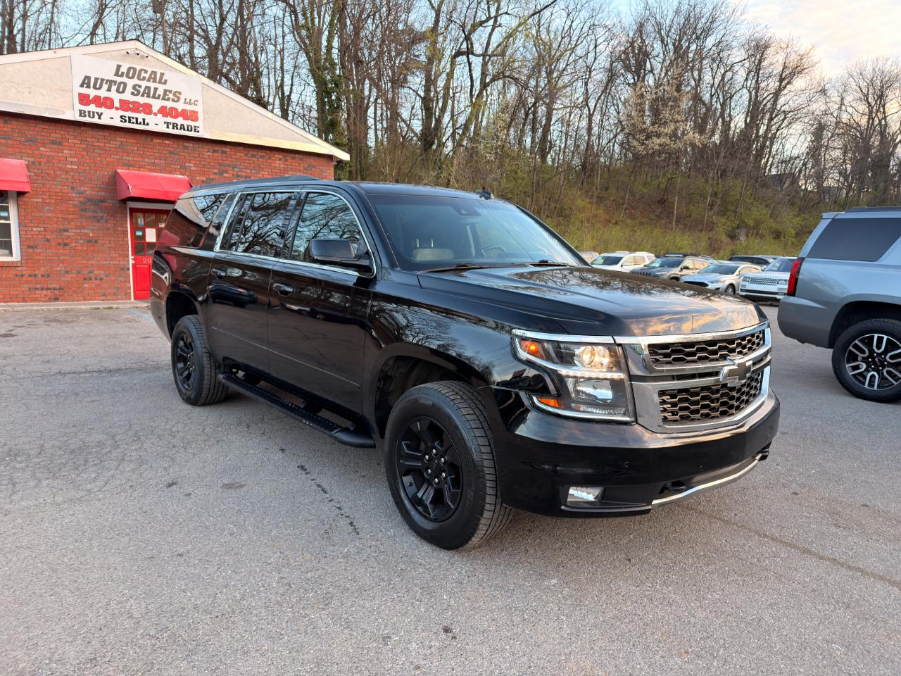Chevrolet Suburban 4WD 4dr 1500 LT 2017