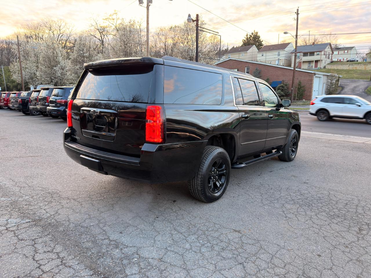 Chevrolet Suburban 4WD 4dr 1500 LT 2017