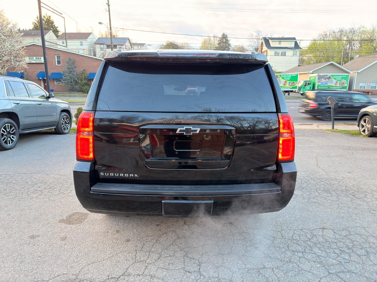 Chevrolet Suburban 4WD 4dr 1500 LT 2017