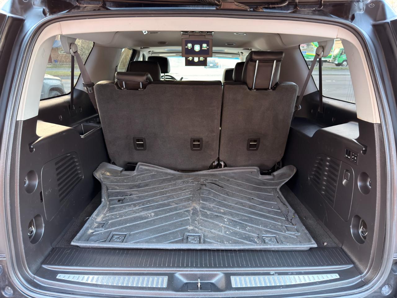 Chevrolet Suburban 4WD 4dr 1500 LT 2017