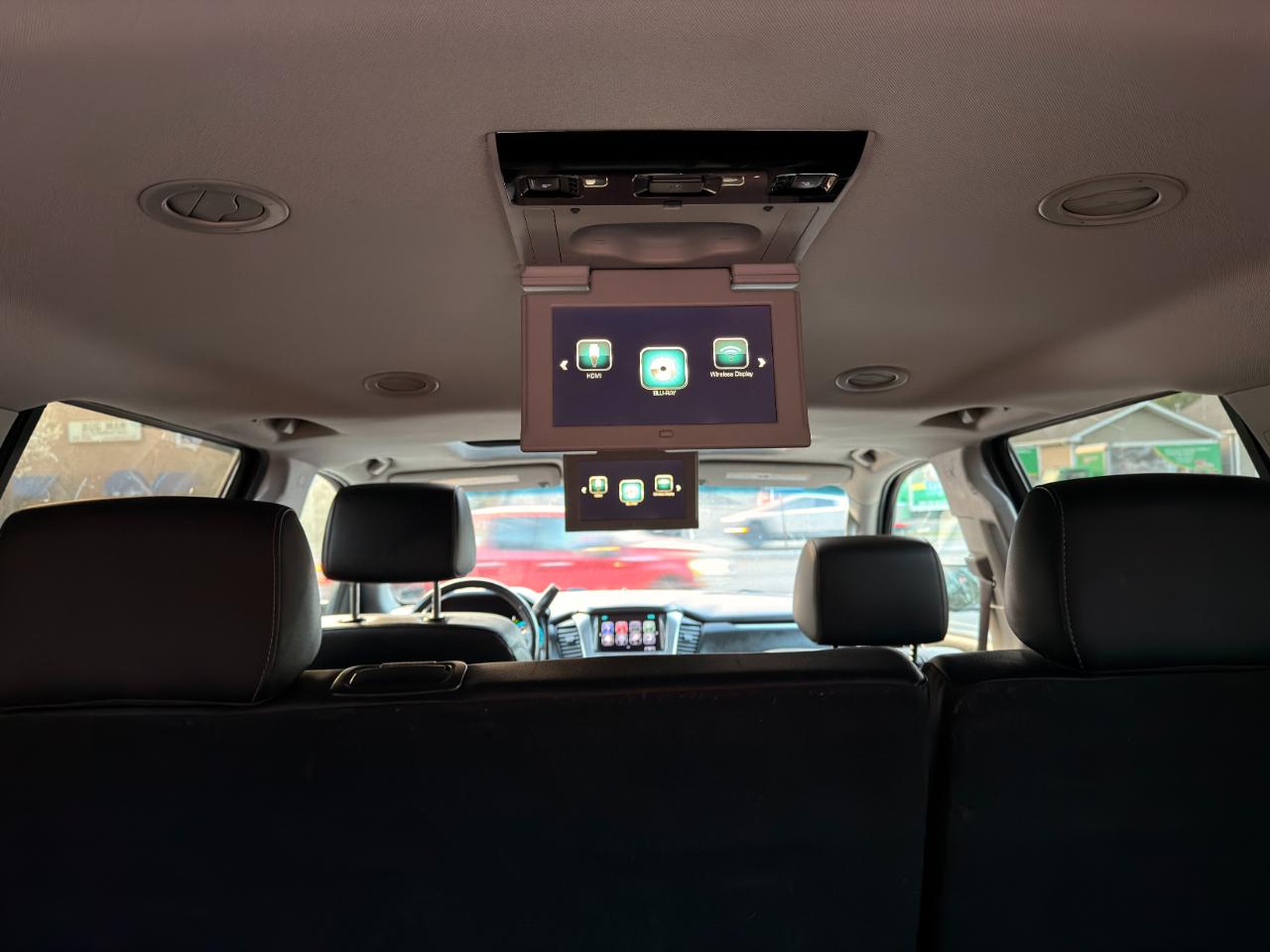 Chevrolet Suburban 4WD 4dr 1500 LT 2017