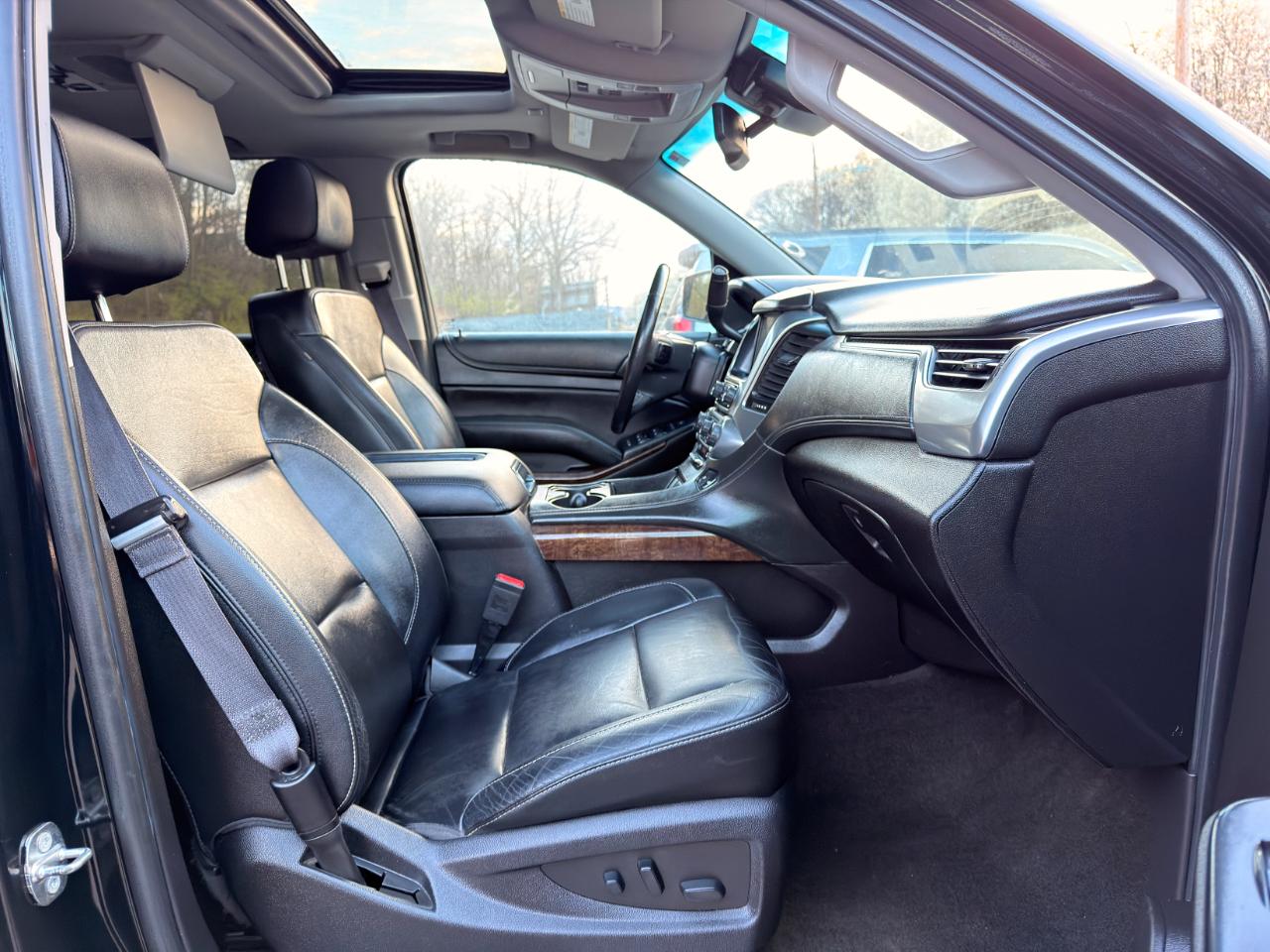 Chevrolet Suburban 4WD 4dr 1500 LT 2017