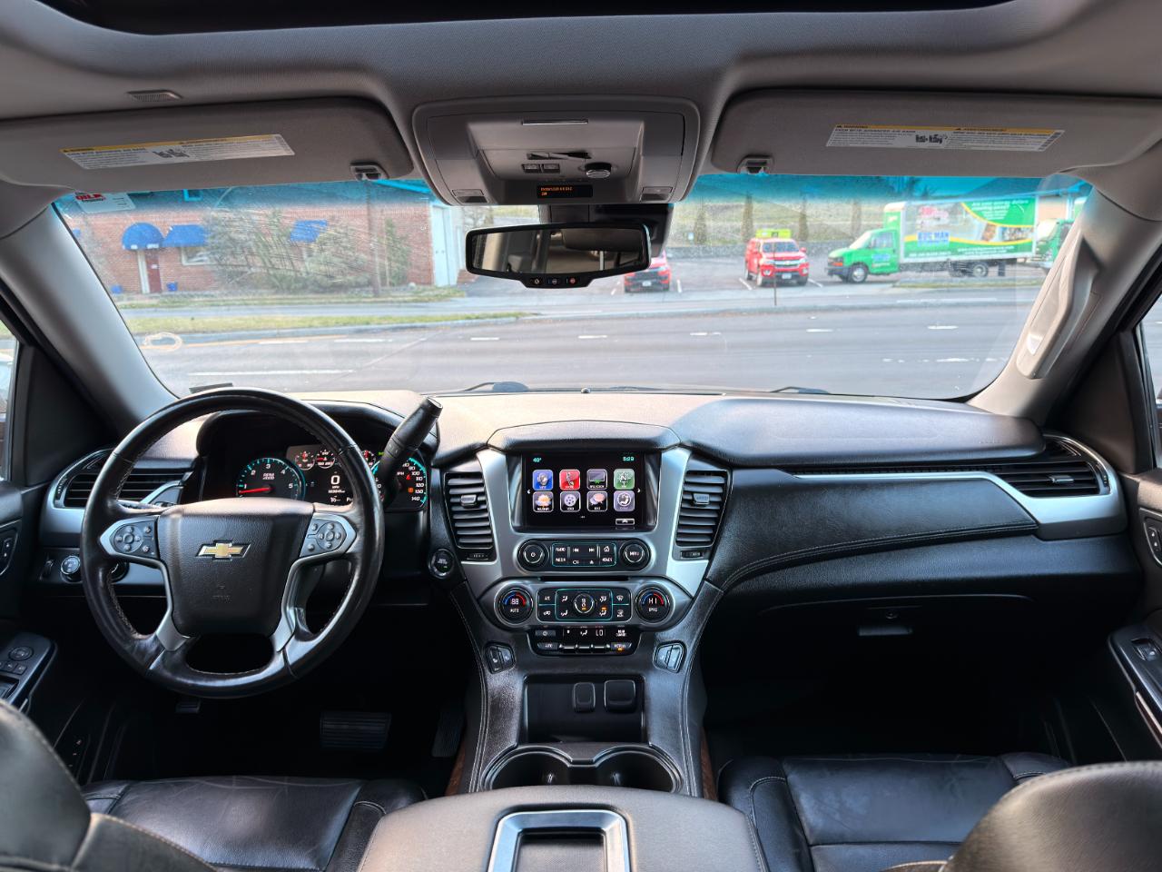 Chevrolet Suburban 4WD 4dr 1500 LT 2017