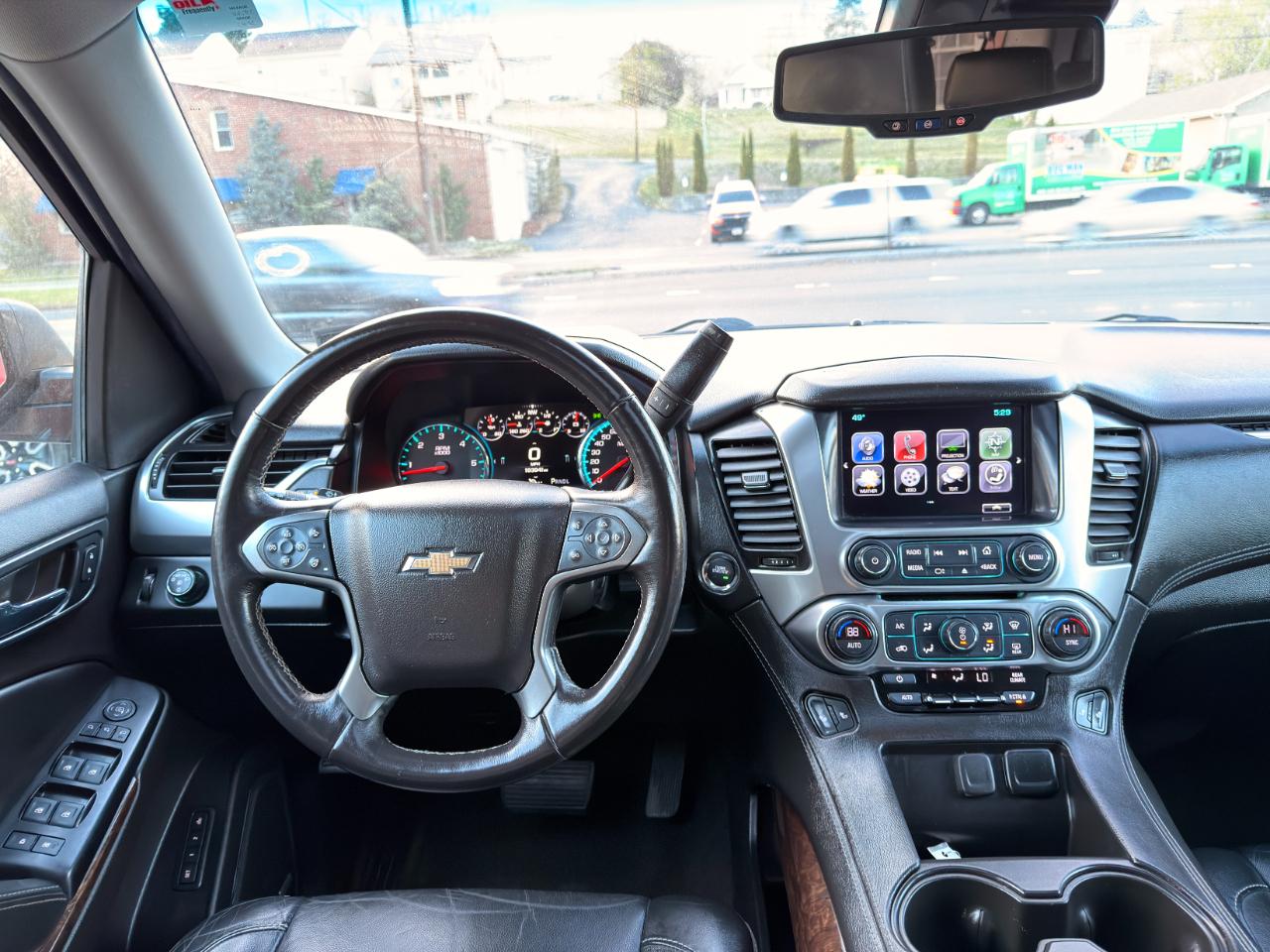 Chevrolet Suburban 4WD 4dr 1500 LT 2017