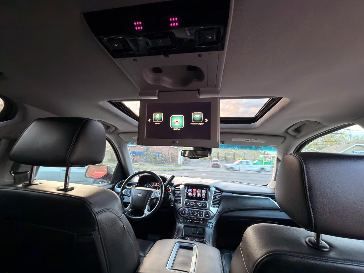 Chevrolet Suburban 4WD 4dr 1500 LT 2017