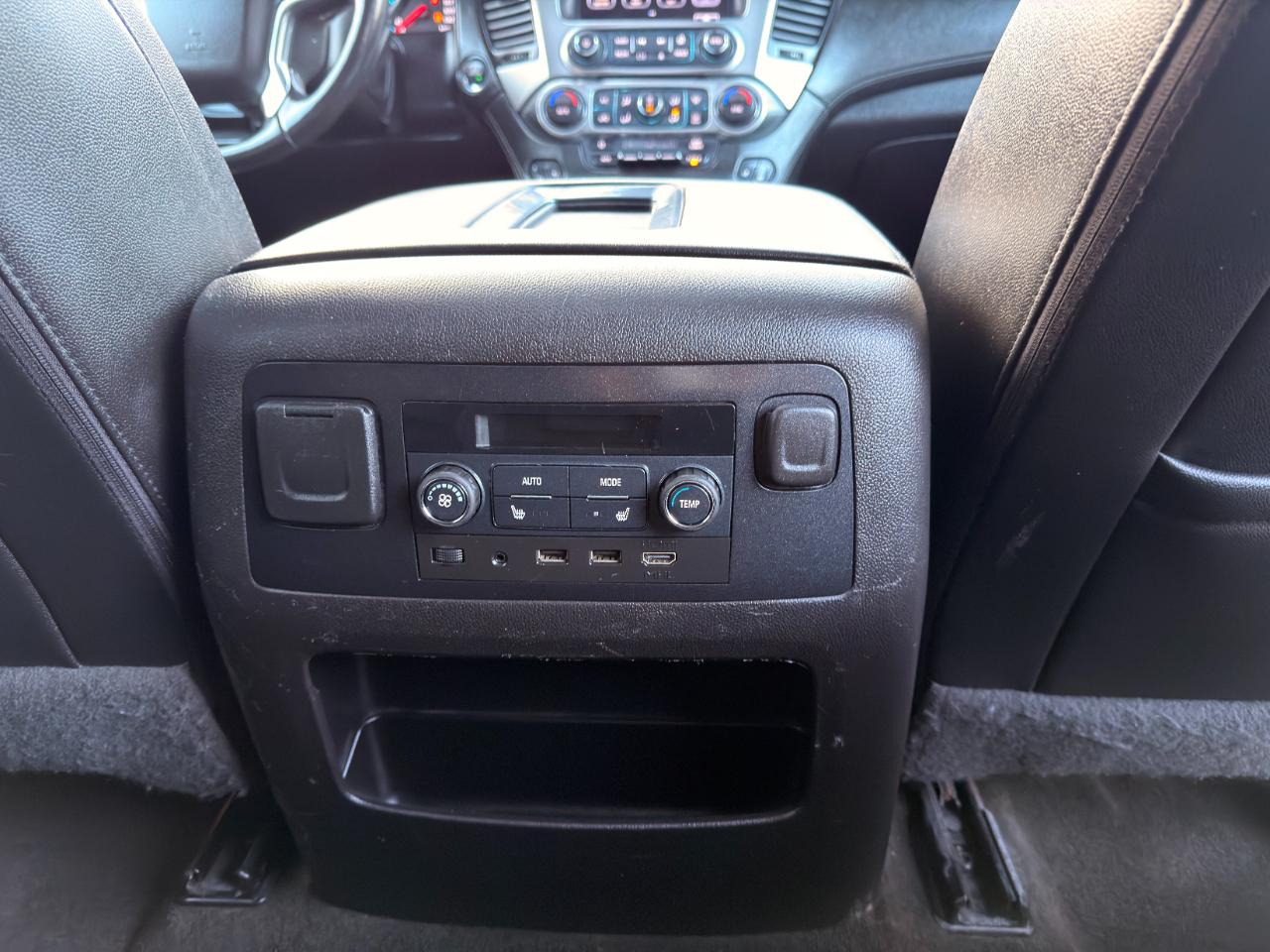 Chevrolet Suburban 4WD 4dr 1500 LT 2017