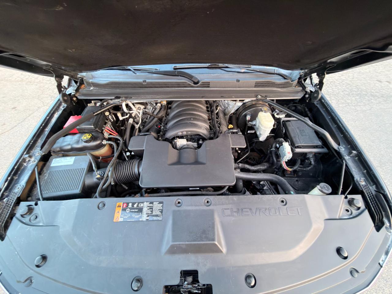 Chevrolet Suburban 4WD 4dr 1500 LT 2017