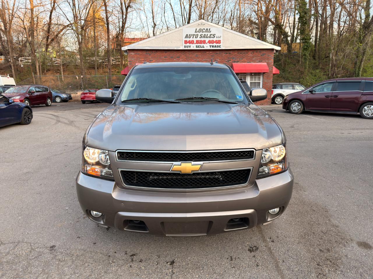 Chevrolet Suburban 4WD 4dr 1500 LT 2012