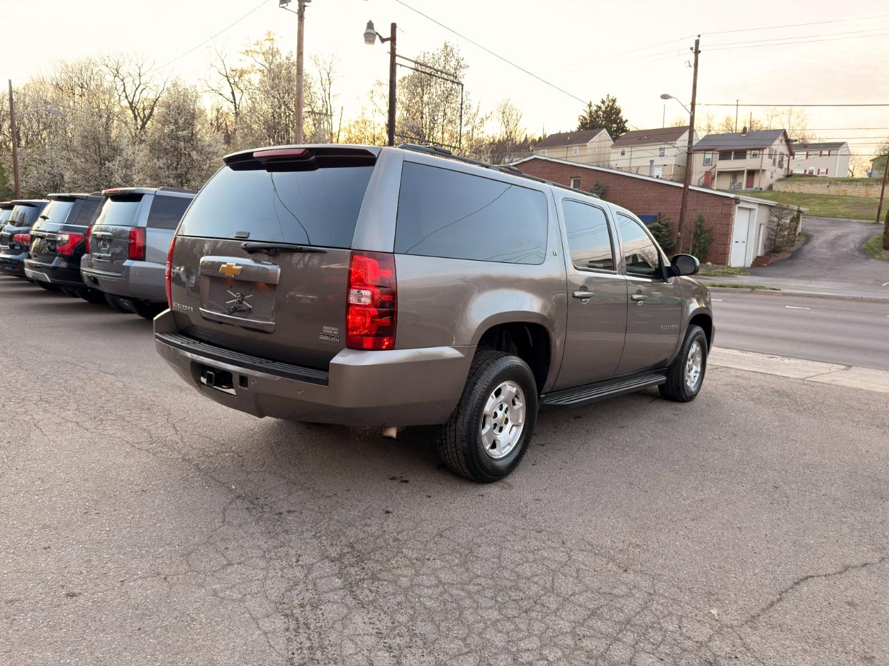 Chevrolet Suburban 4WD 4dr 1500 LT 2012