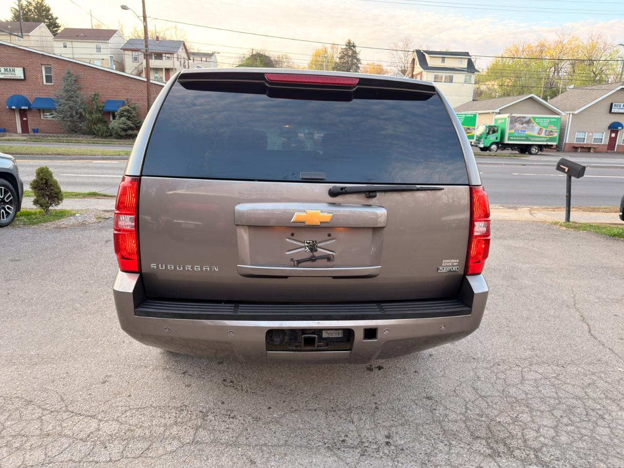 Chevrolet Suburban 4WD 4dr 1500 LT 2012