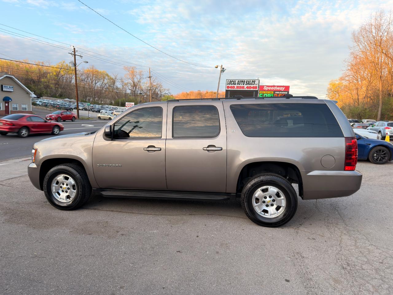 Chevrolet Suburban 4WD 4dr 1500 LT 2012