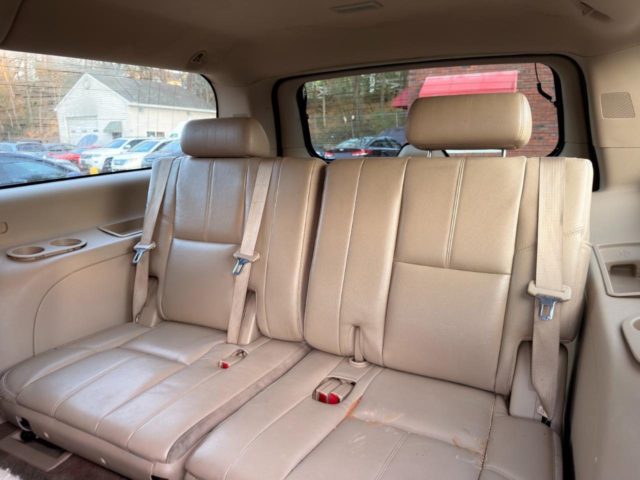 Chevrolet Suburban 4WD 4dr 1500 LT 2012