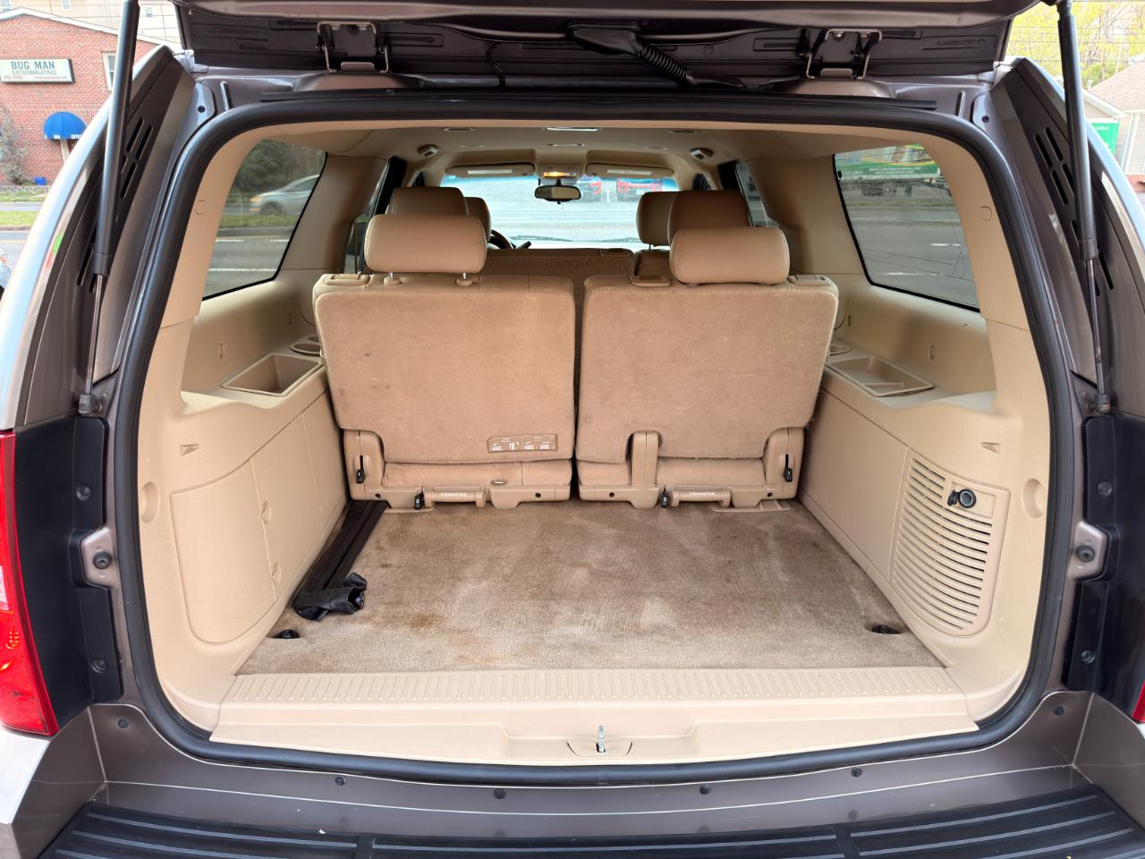 Chevrolet Suburban 4WD 4dr 1500 LT 2012