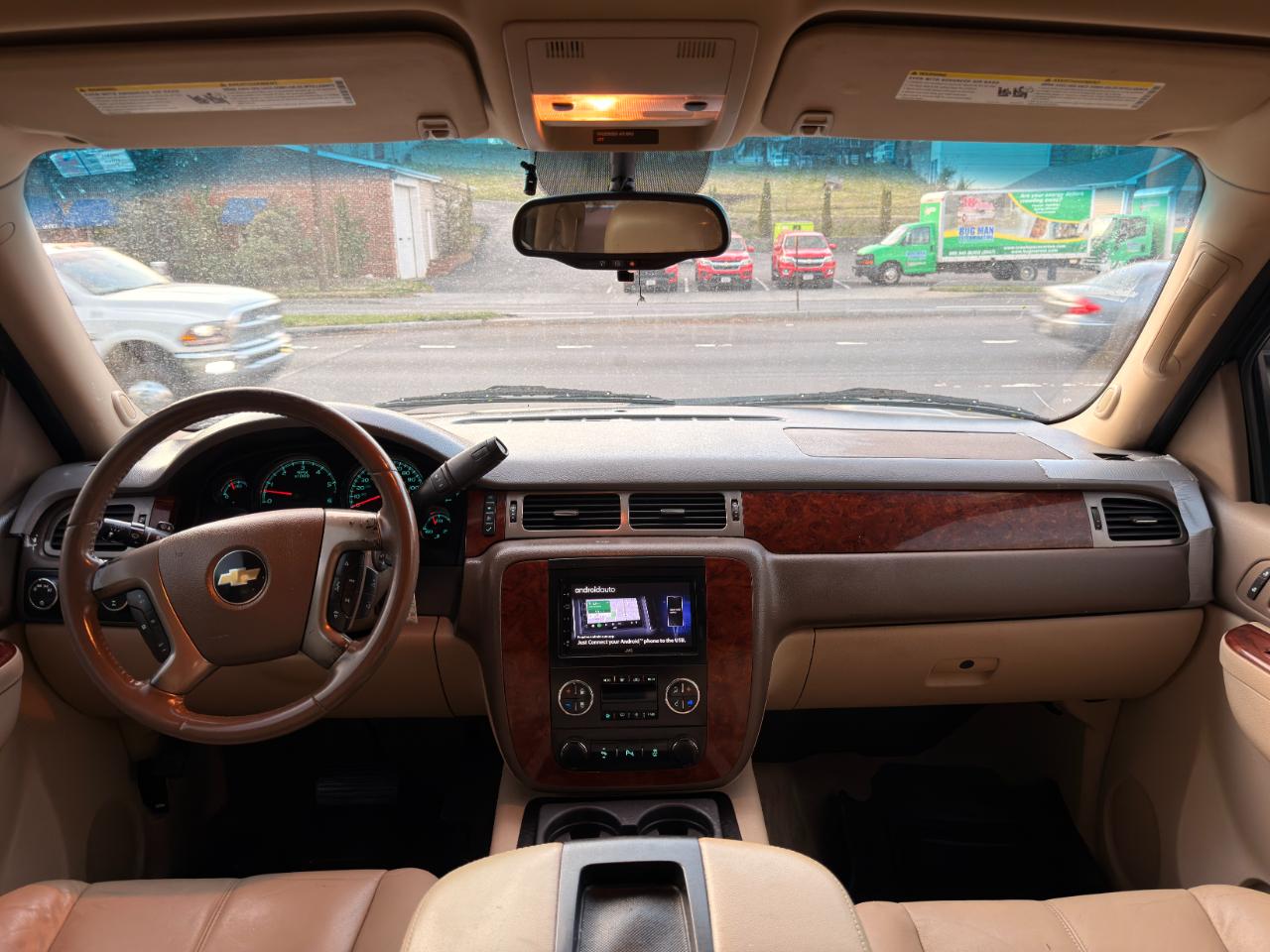 Chevrolet Suburban 4WD 4dr 1500 LT 2012