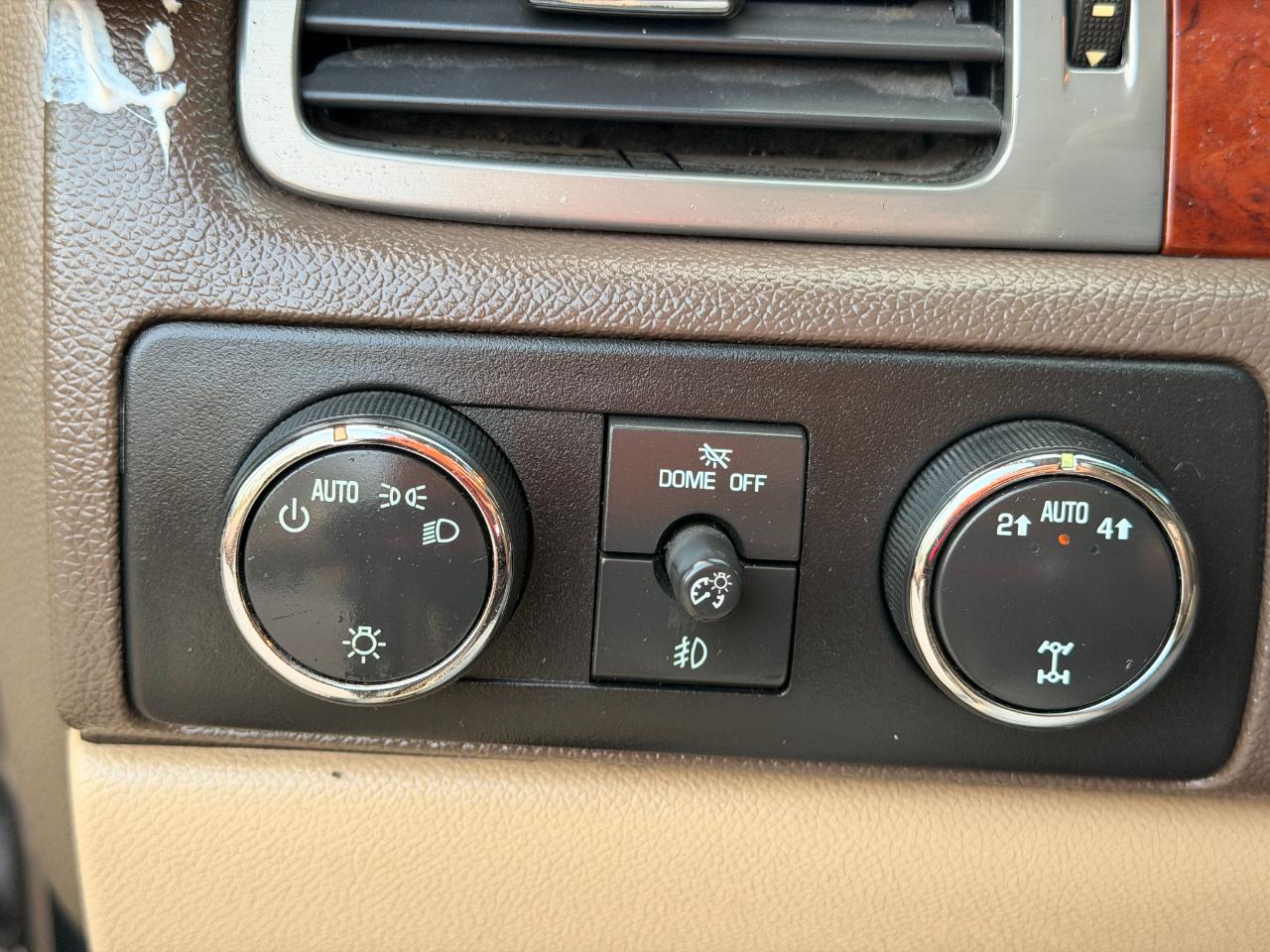 Chevrolet Suburban 4WD 4dr 1500 LT 2012