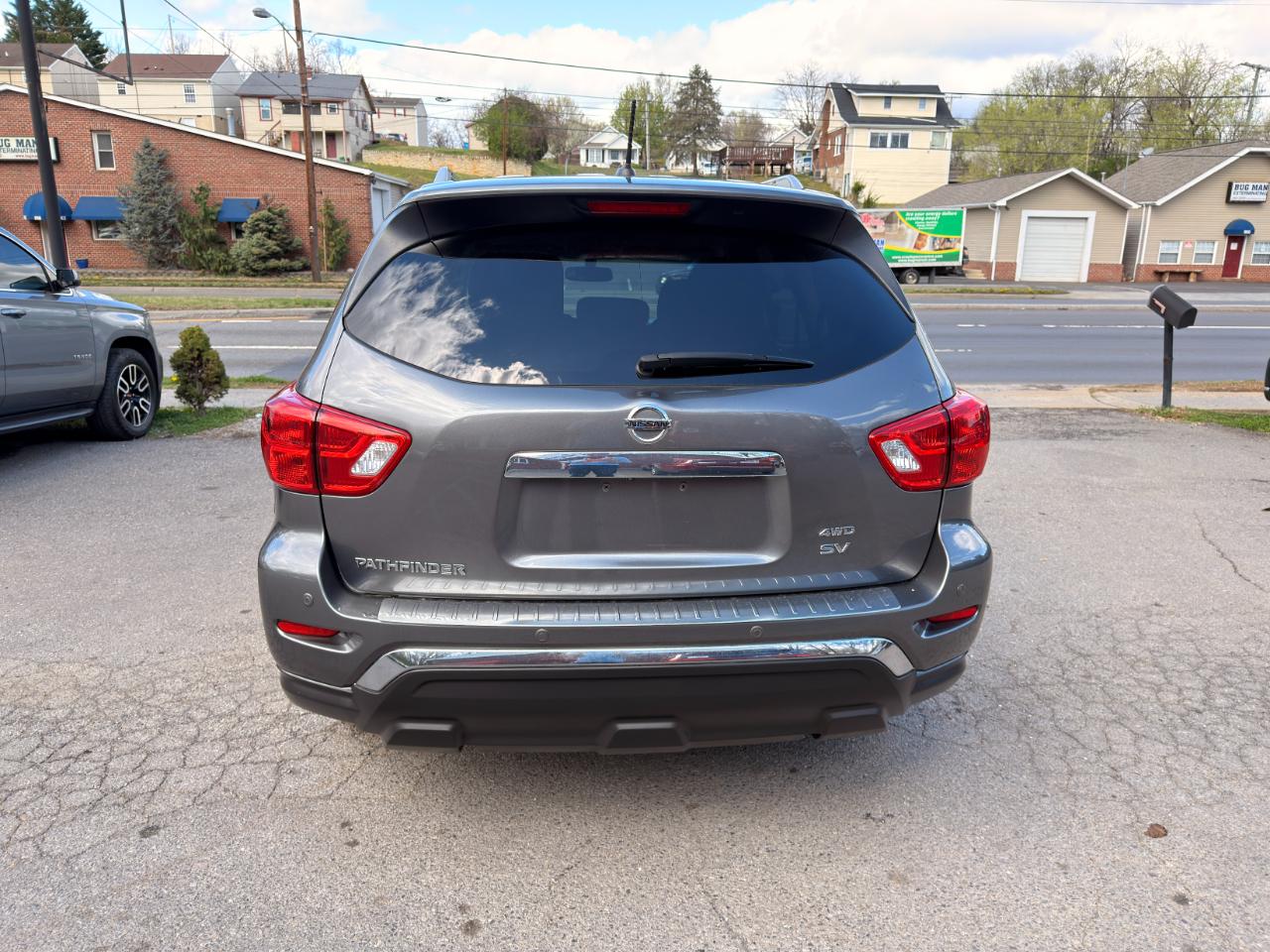 Nissan Pathfinder 4x4 SV 2017