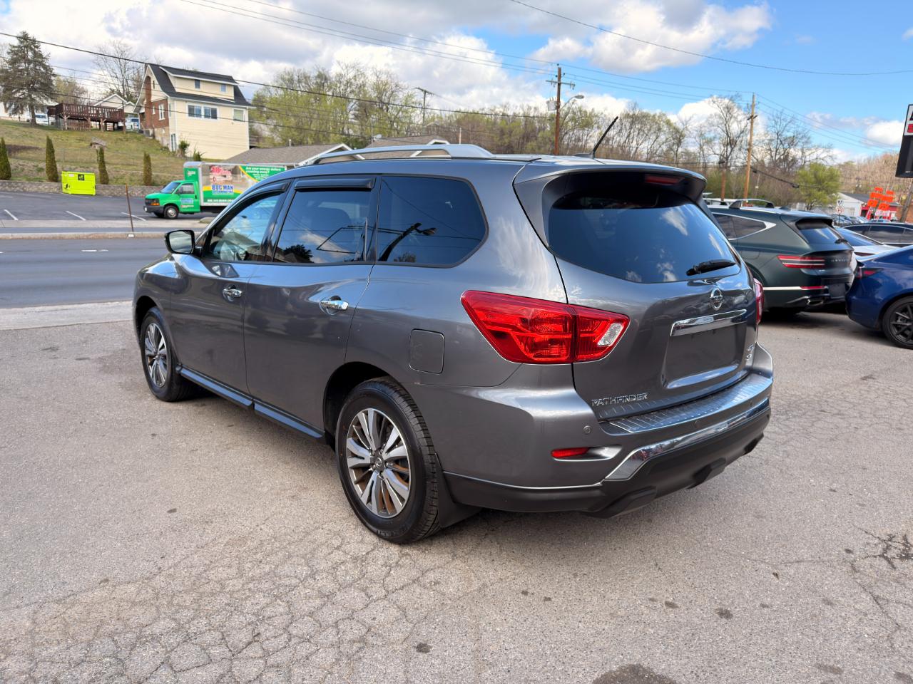 Nissan Pathfinder 4x4 SV 2017