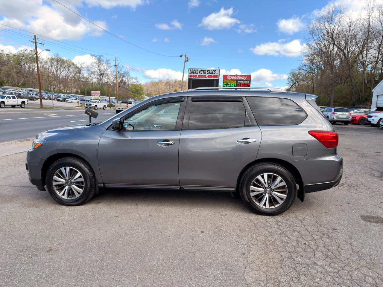 Nissan Pathfinder 4x4 SV 2017