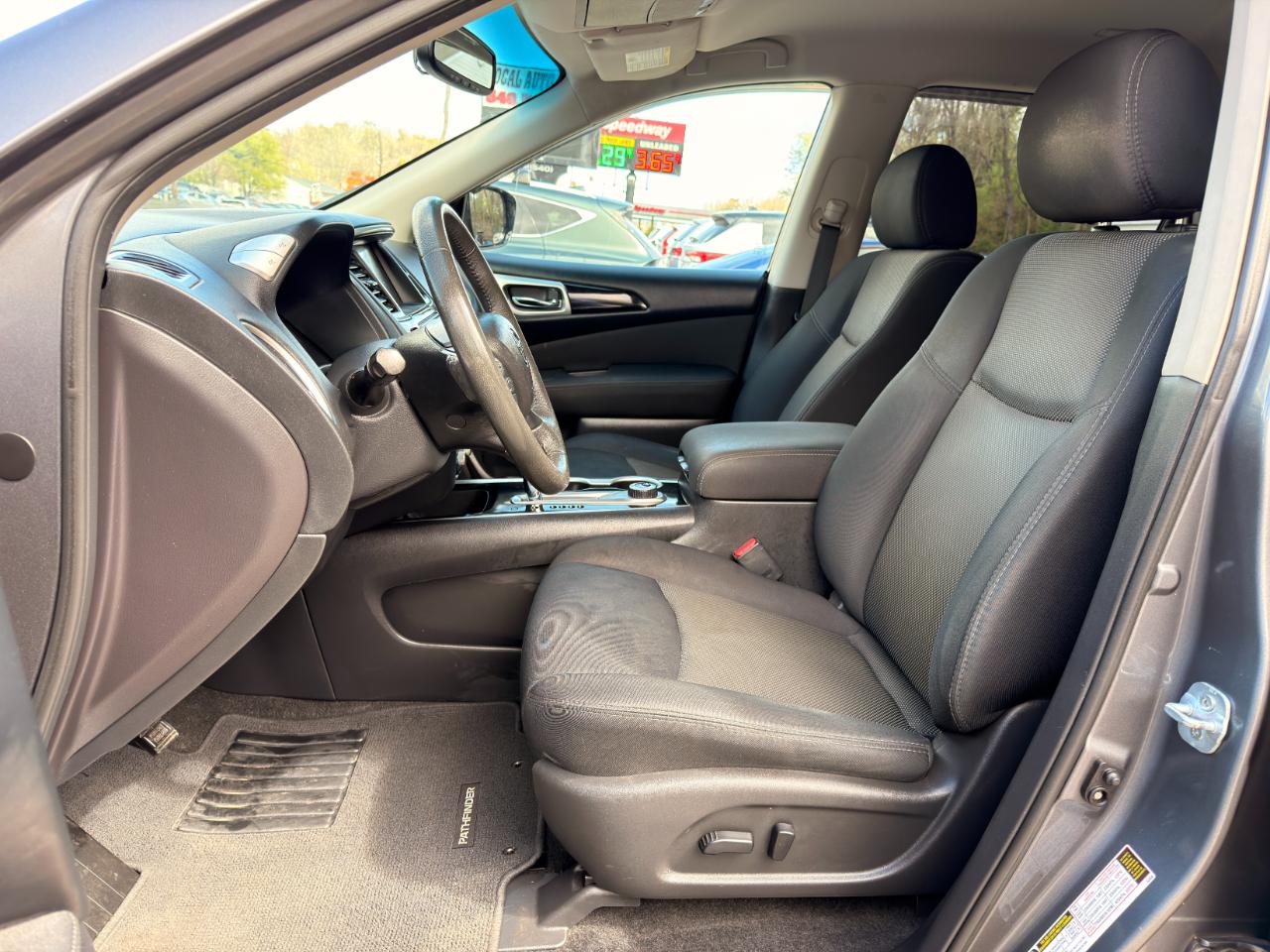 Nissan Pathfinder 4x4 SV 2017