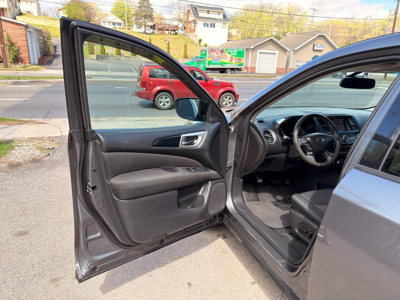 Nissan Pathfinder 4x4 SV 2017