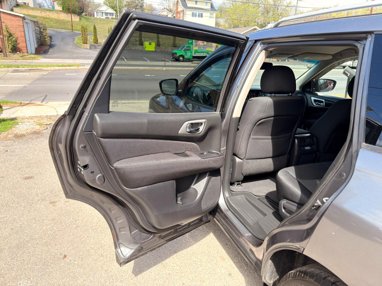 Nissan Pathfinder 4x4 SV 2017