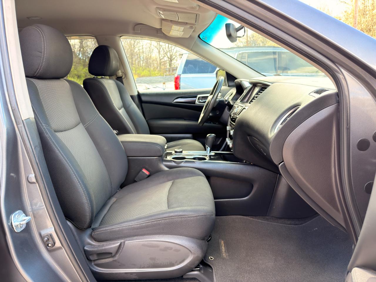 Nissan Pathfinder 4x4 SV 2017