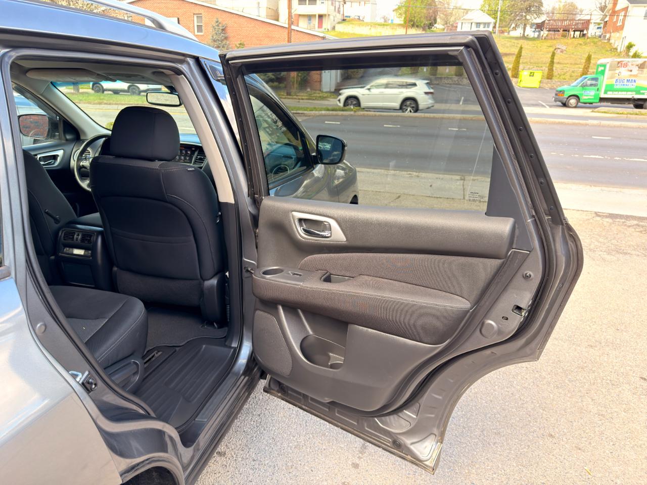 Nissan Pathfinder 4x4 SV 2017