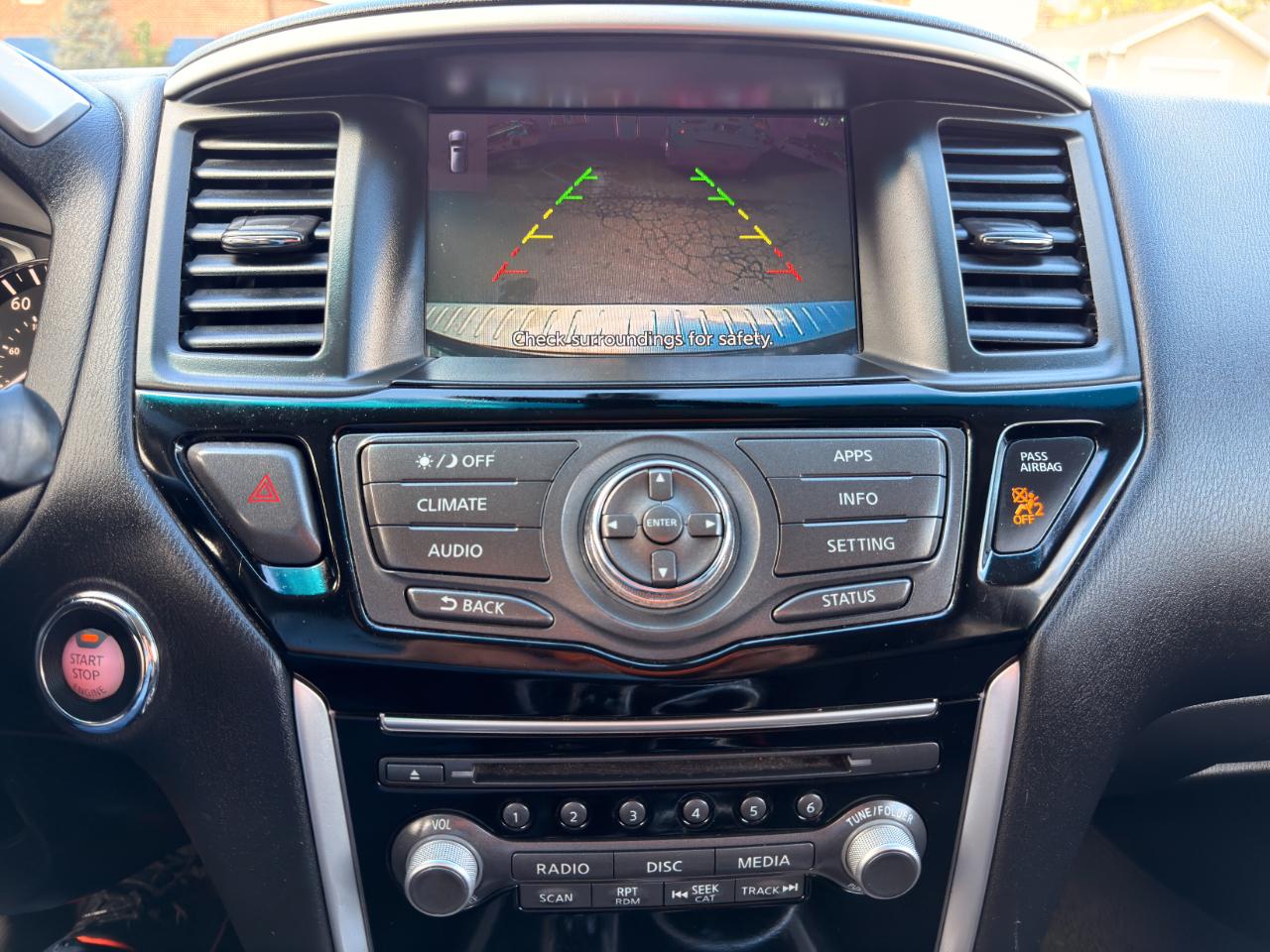 Nissan Pathfinder 4x4 SV 2017